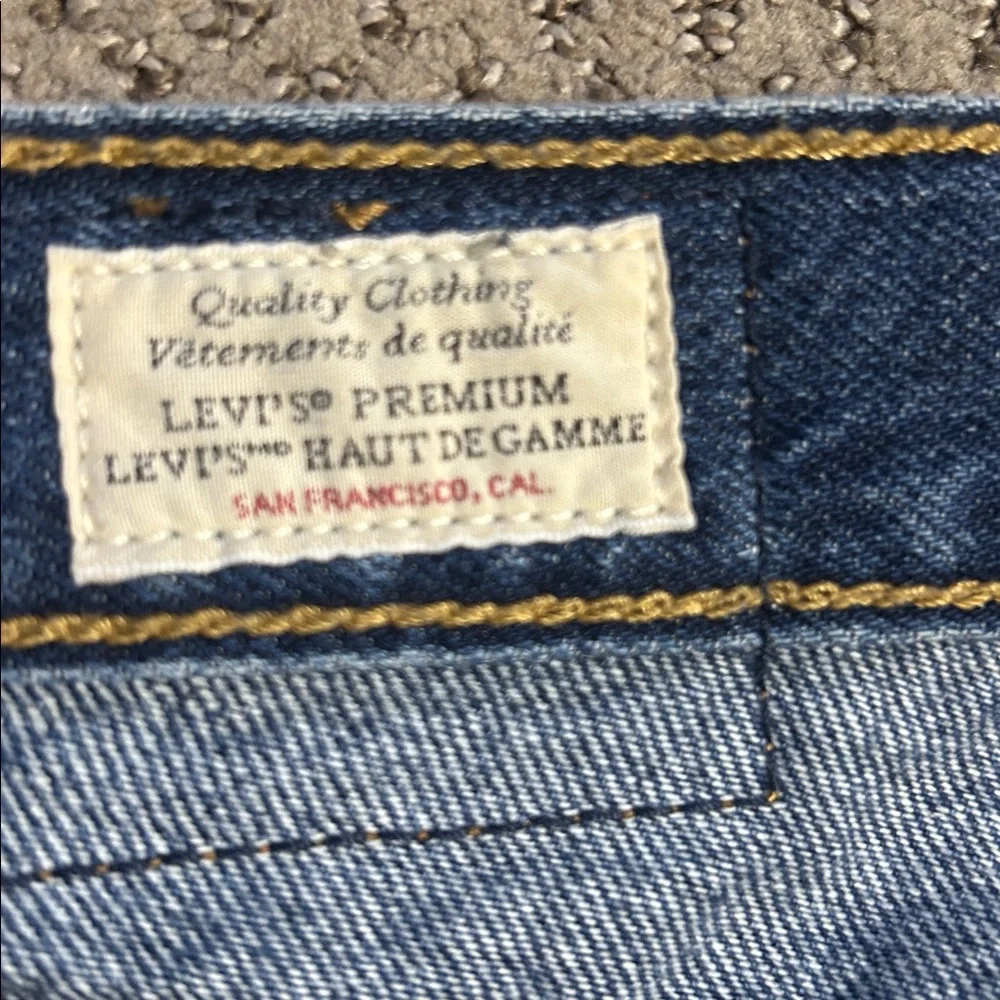 Levi’s High Rise Mom Jeans - Picture 10 of 12